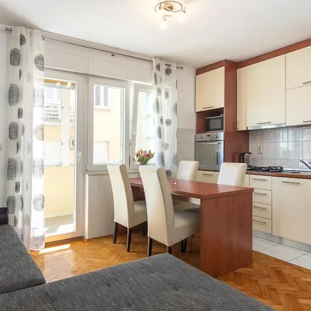Apartment Sunce 1-Bedroom Apartment In Split Exterior photo